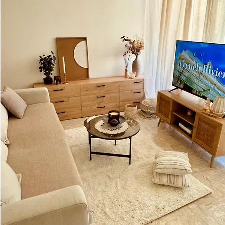 Charming Seaside Ideal Location